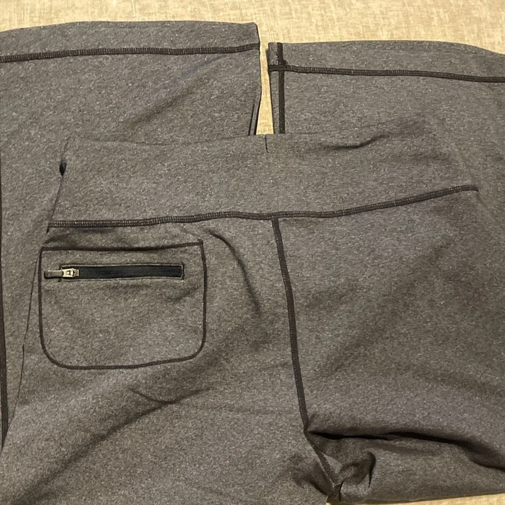 Lululemon Woman's Grey Wide Leg Capri Leggings -8